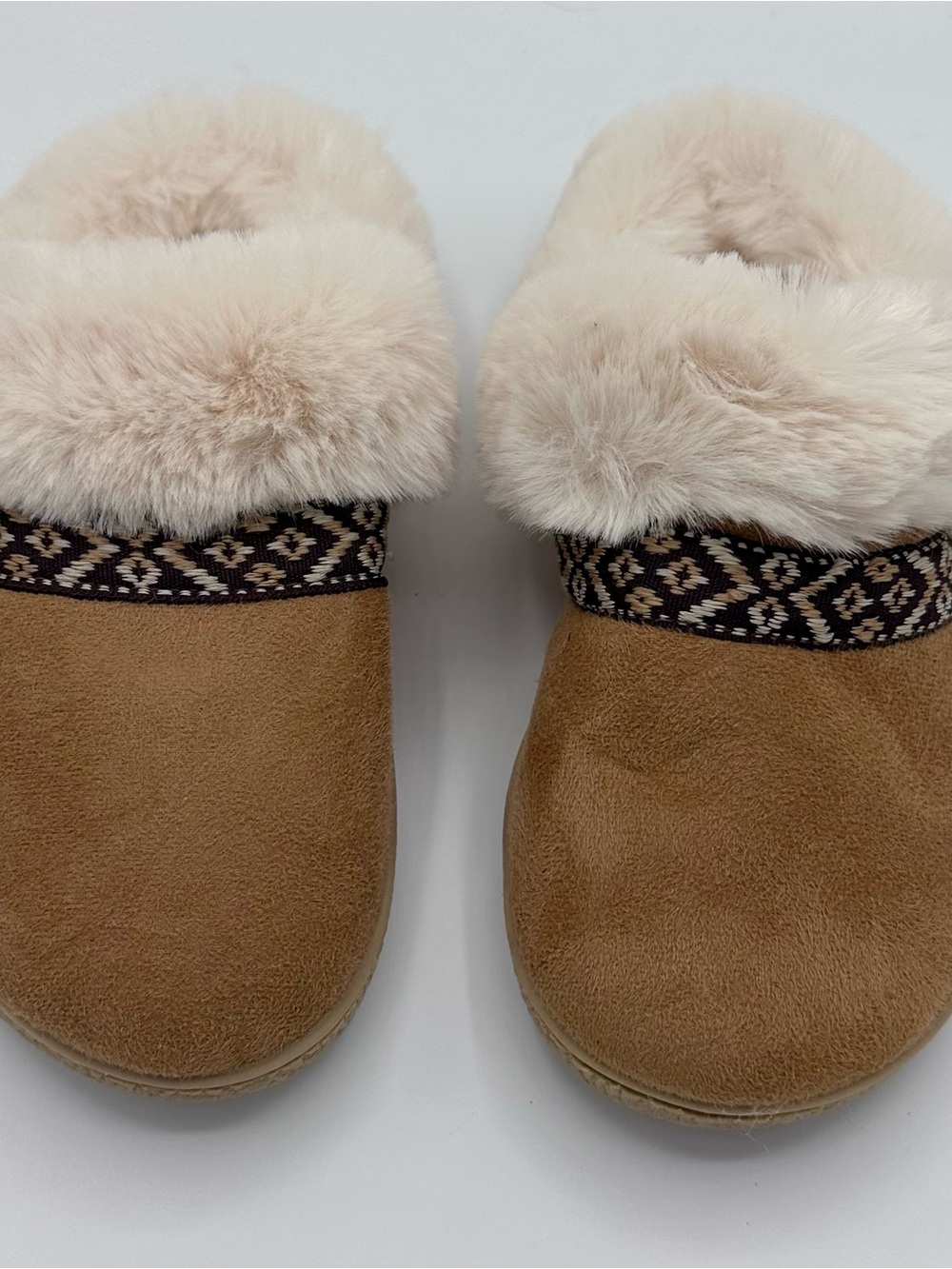 isotoner Tan Suede-Look Faux-Fur Clog Slippers with Patterned Trim Size 7.5-8